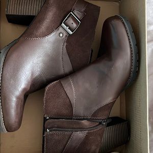 Brown Clarks Ankle Boots size 9.5